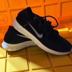 Nike Woman’s size 9.5 Free RN Fly Knit black